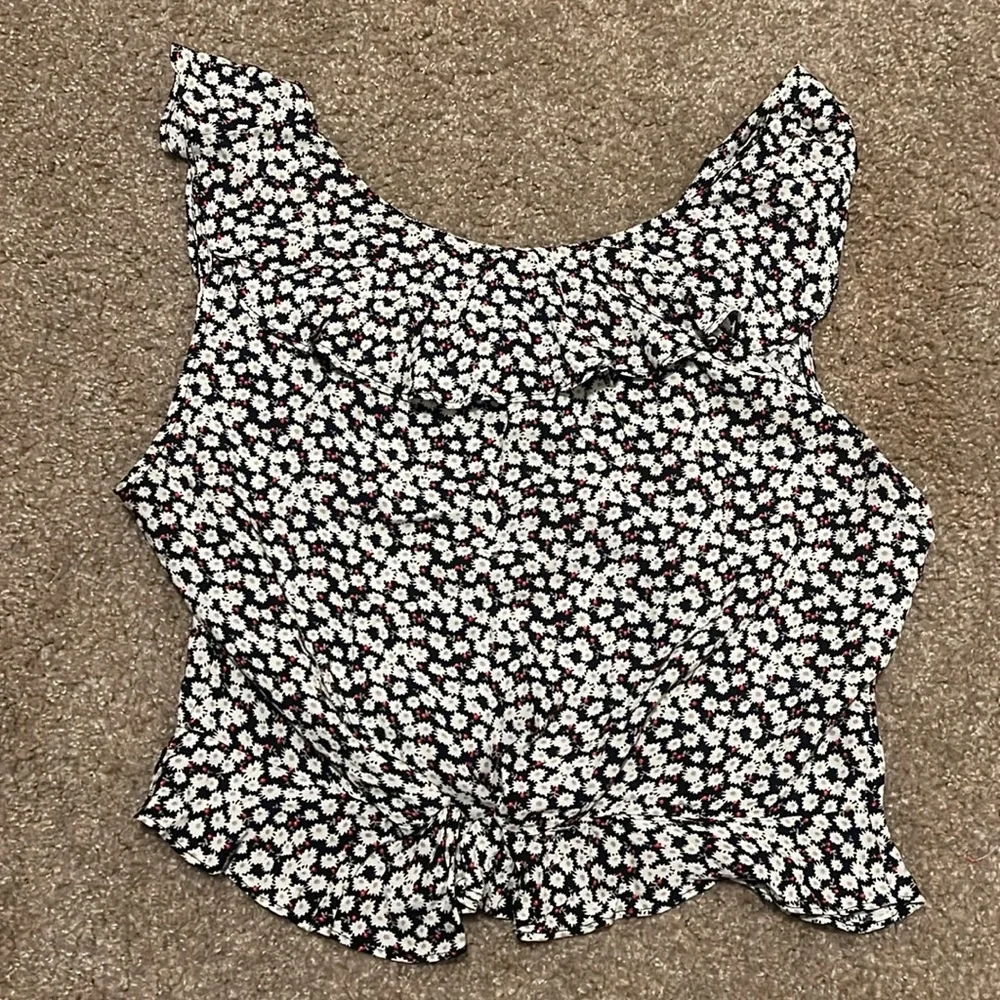 Good Luck Gem Cropped Ruffle Button Front Blouse XL - Picture 6 of 8